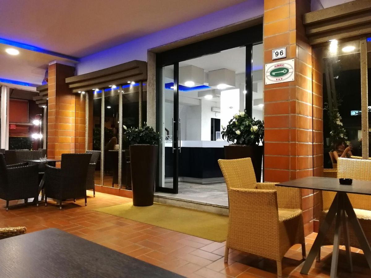 Hotel Diplomatic Риччоне Экстерьер фото