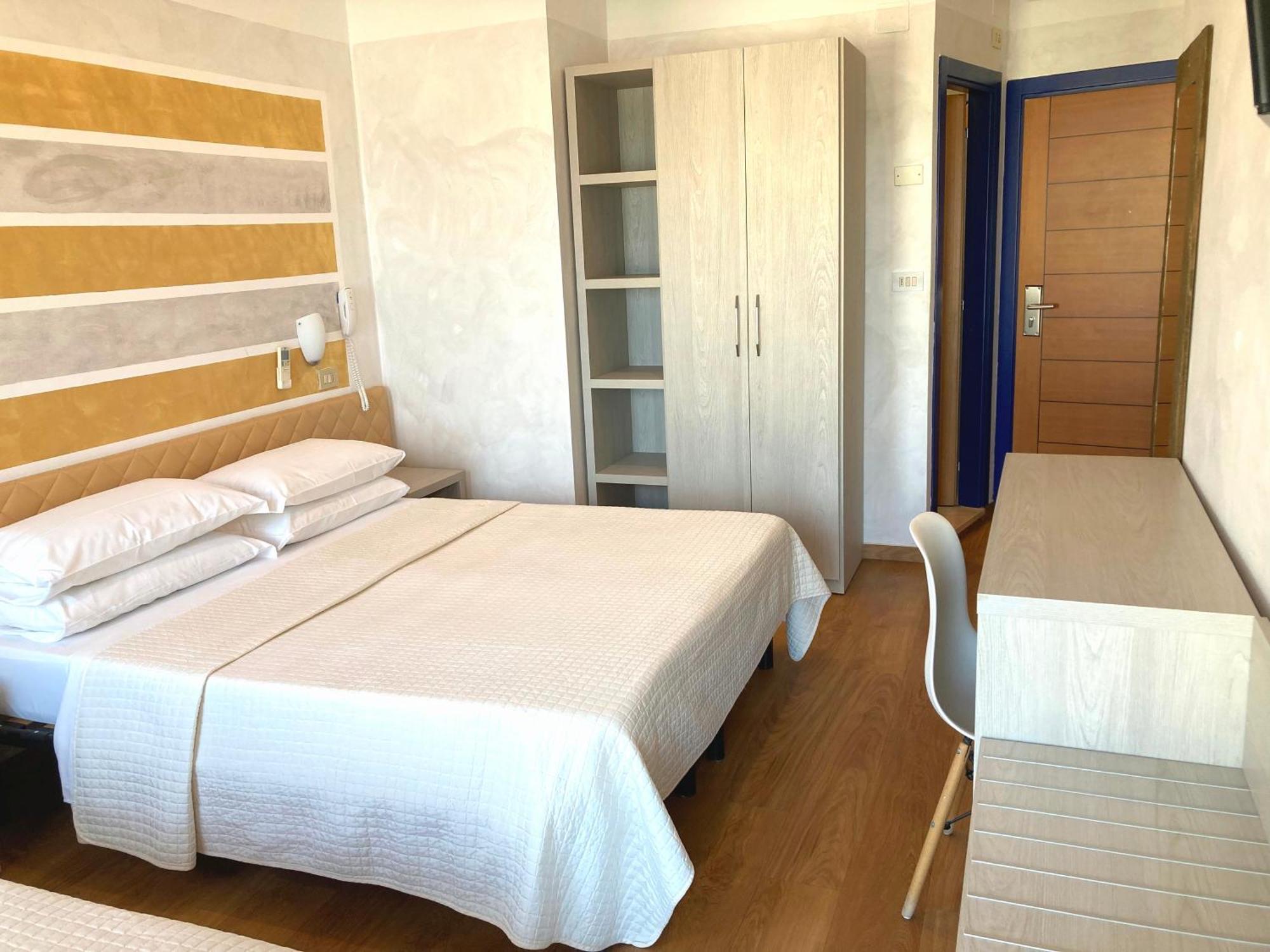 Hotel Diplomatic Риччоне Экстерьер фото