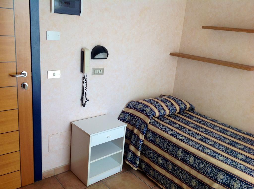 Hotel Diplomatic Риччоне Номер фото