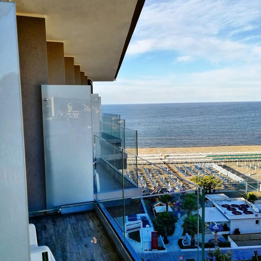 Hotel Diplomatic Риччоне Экстерьер фото